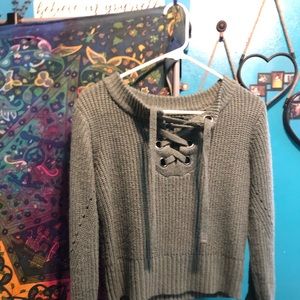 3 cropped knitted sweaters